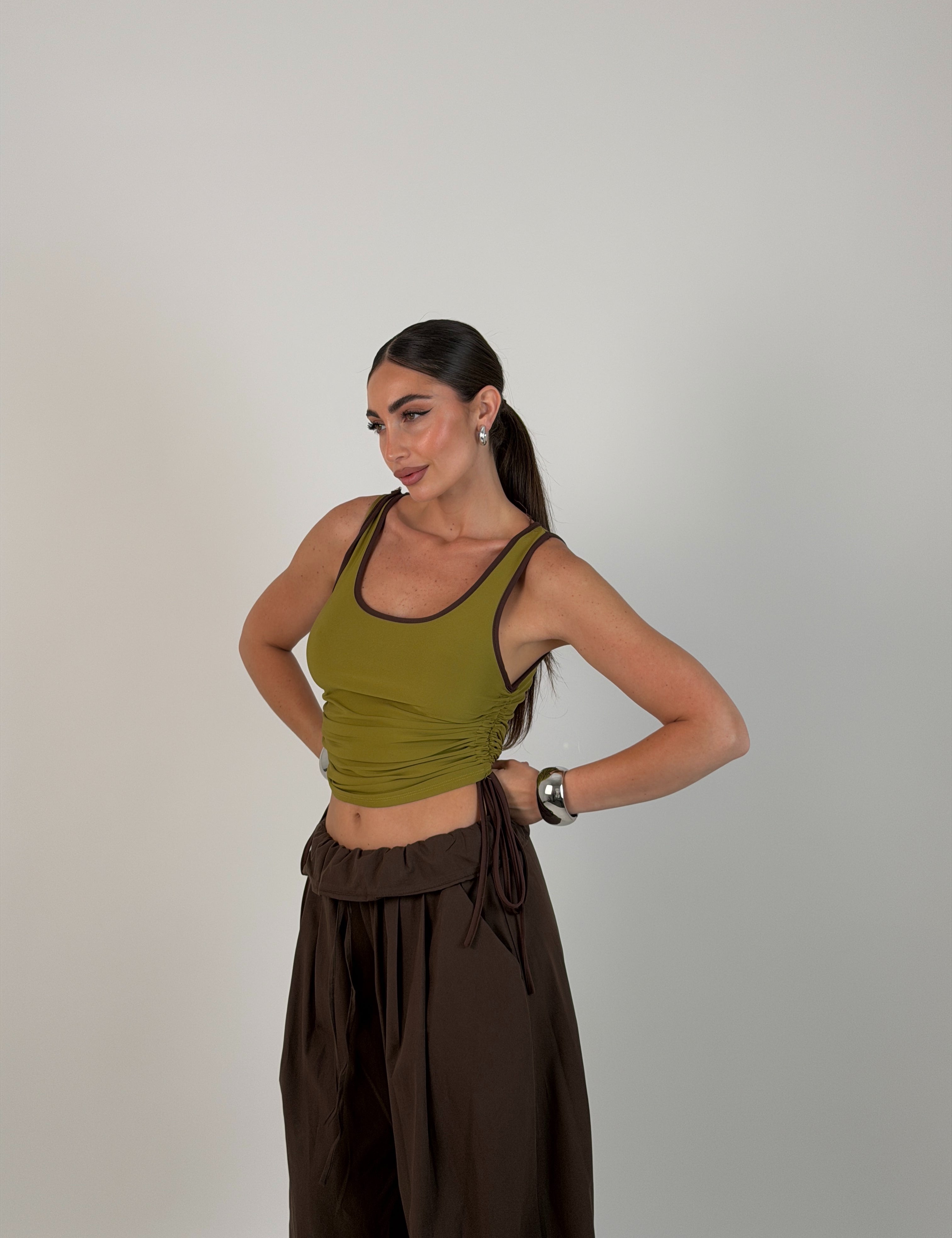 Top bicolor con laccetti