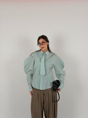 Camicia a righe con cravatta