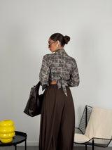 Camicia a quadri con scollo a V e stringhe