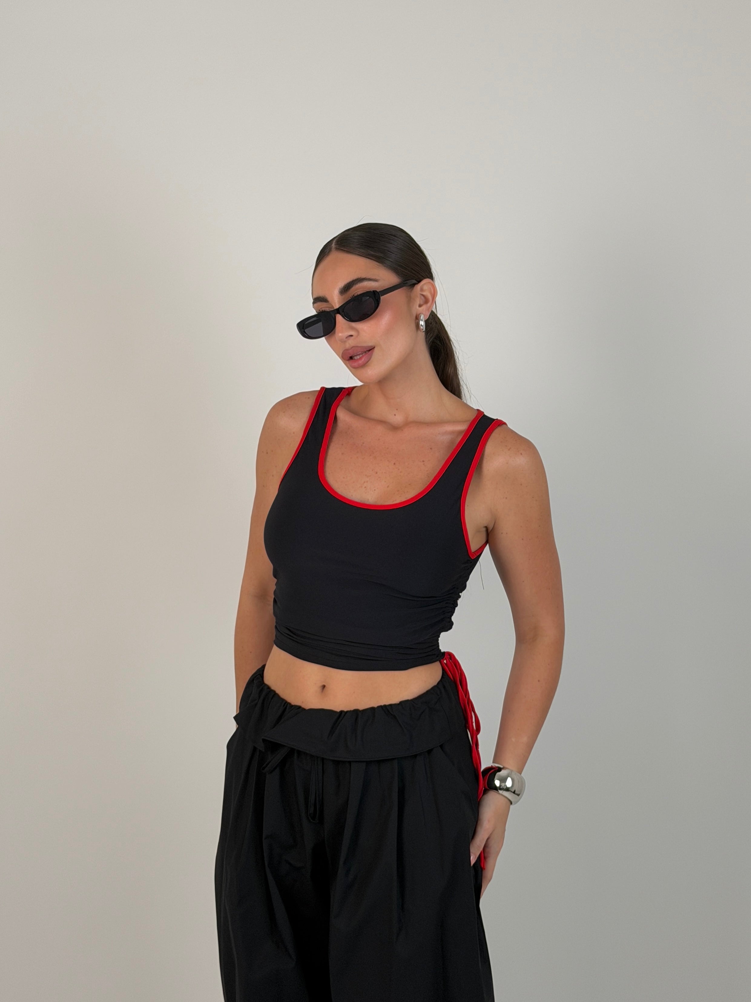 Top bicolor con laccetti
