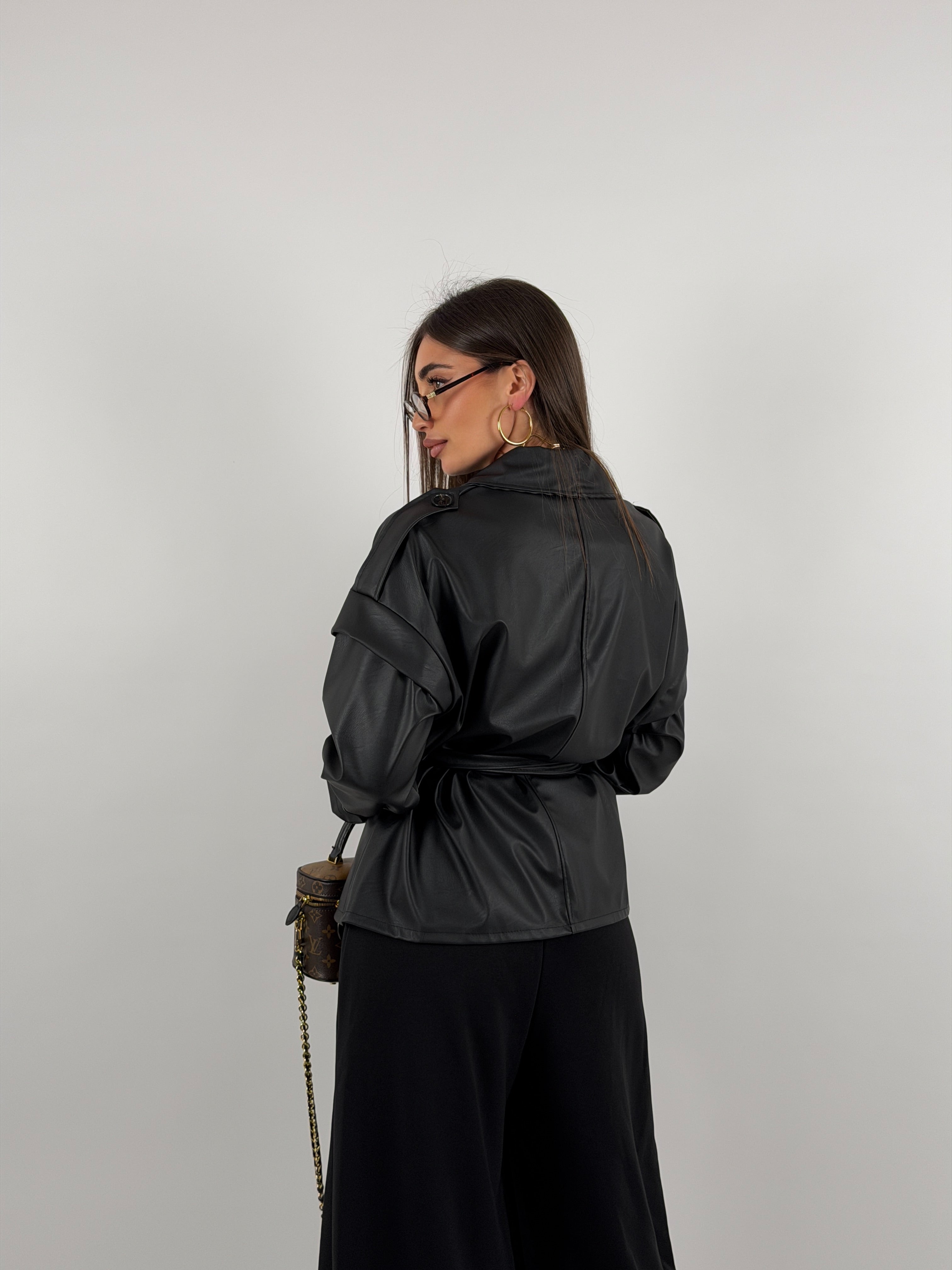 Giacca trench in ecopelle con cintura in vita