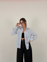 Camicia con fiocchi ricamati