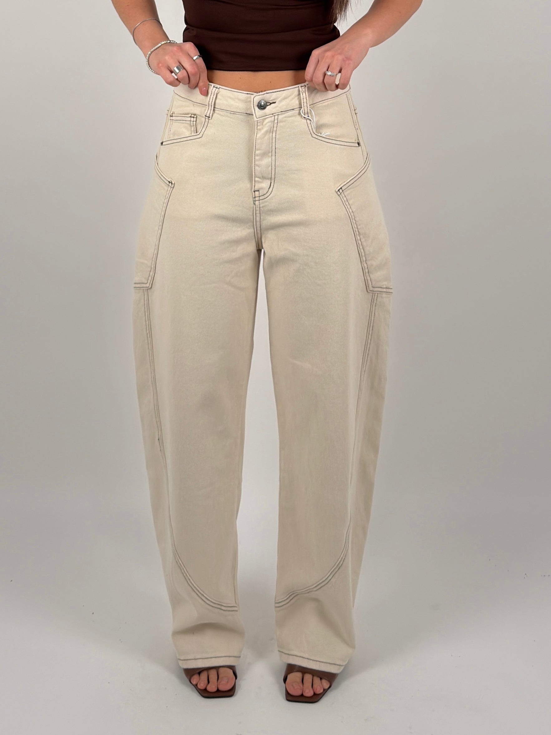 Jeans ballon panna con cuciture marrone
