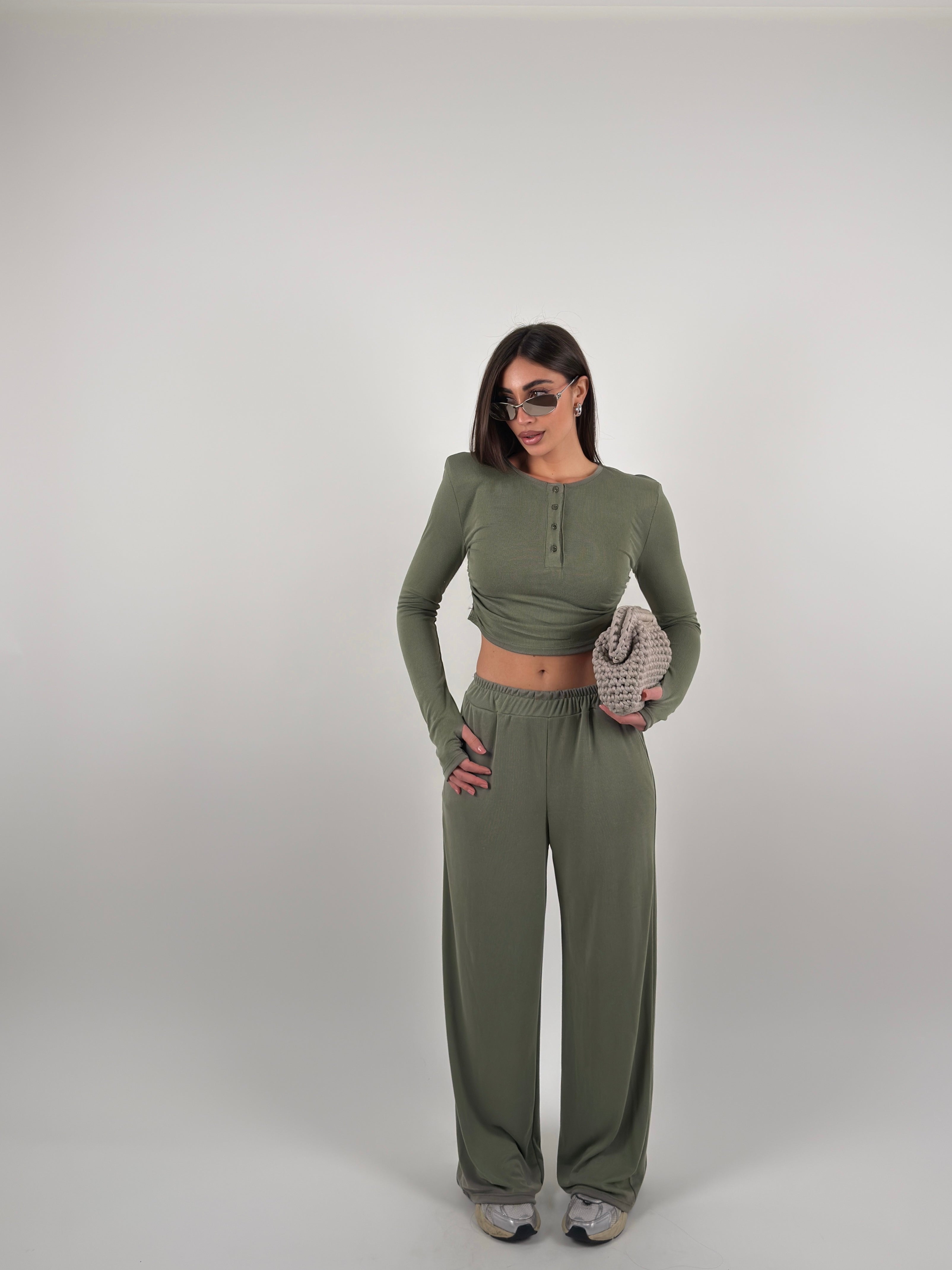 Completo a costine con spalline e bottoncini