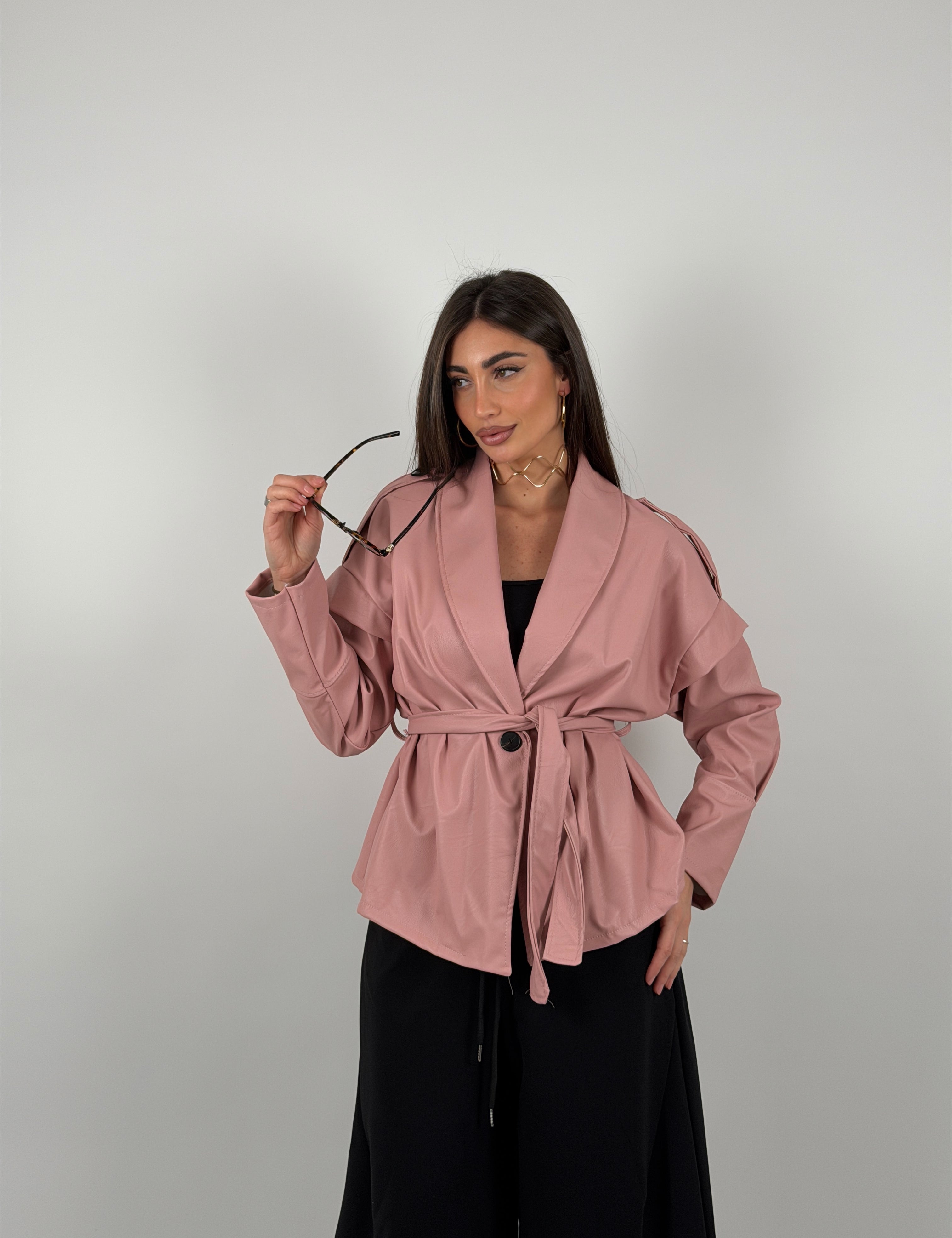 Giacca trench in ecopelle con cintura in vita