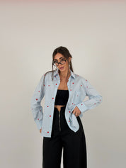 Camicia con cuori ricamati