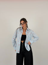Camicia con cuori ricamati