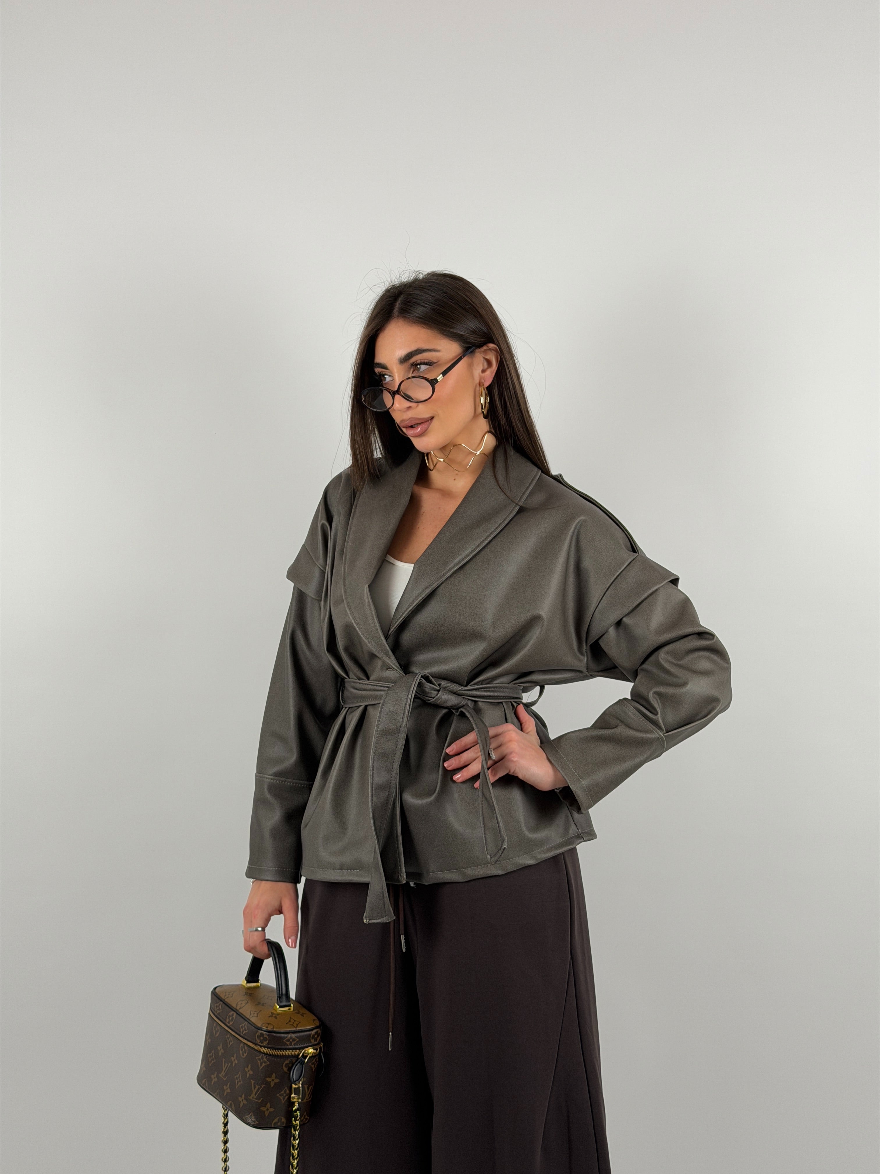 Giacca trench in ecopelle con cintura in vita