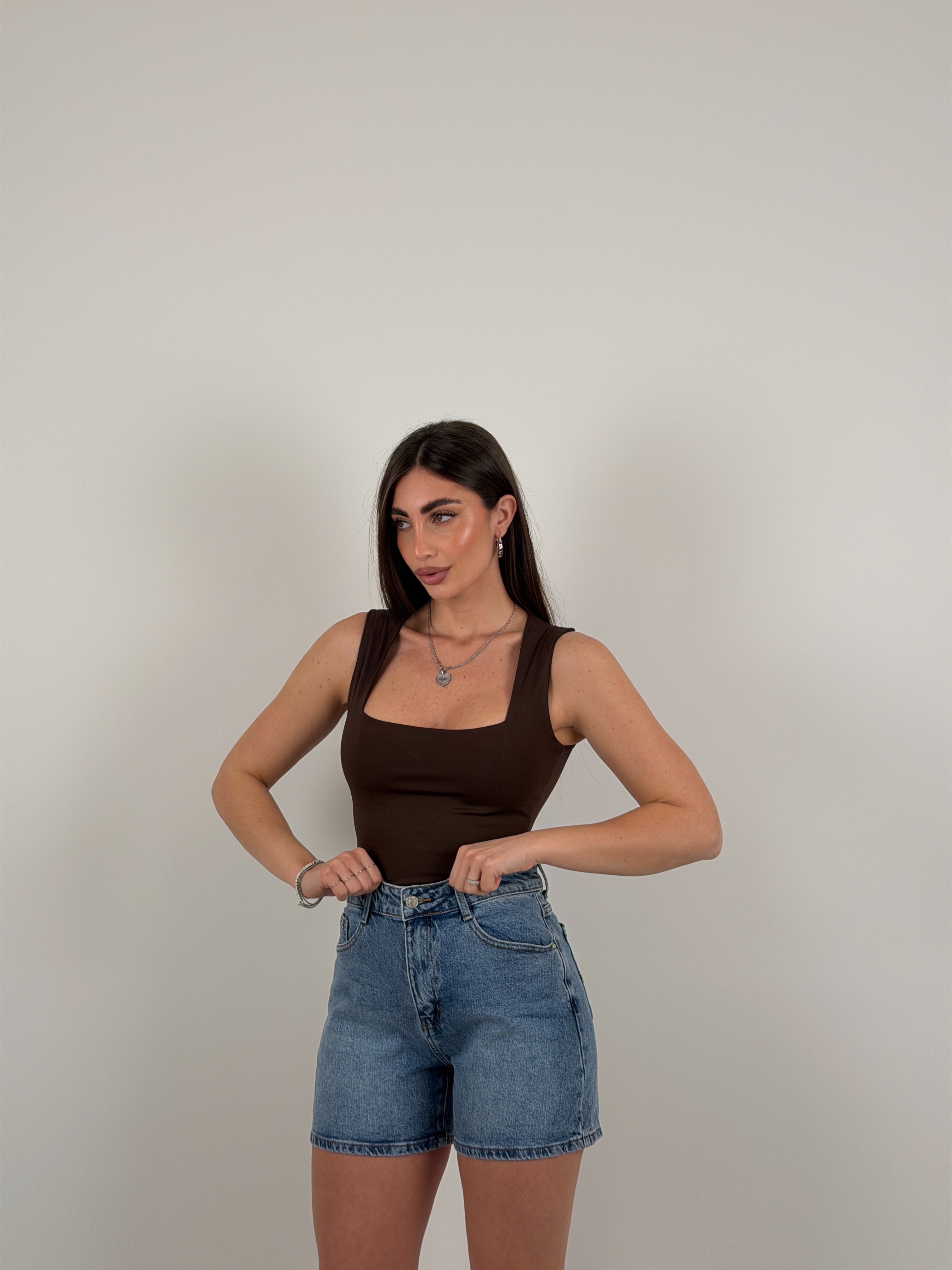 Body giromanica scollo quadrato