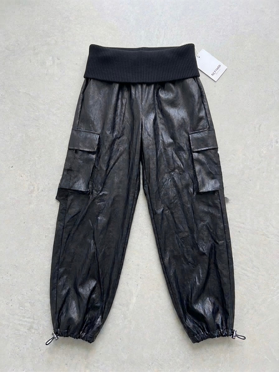 Pantalone ecopelle risvolto
